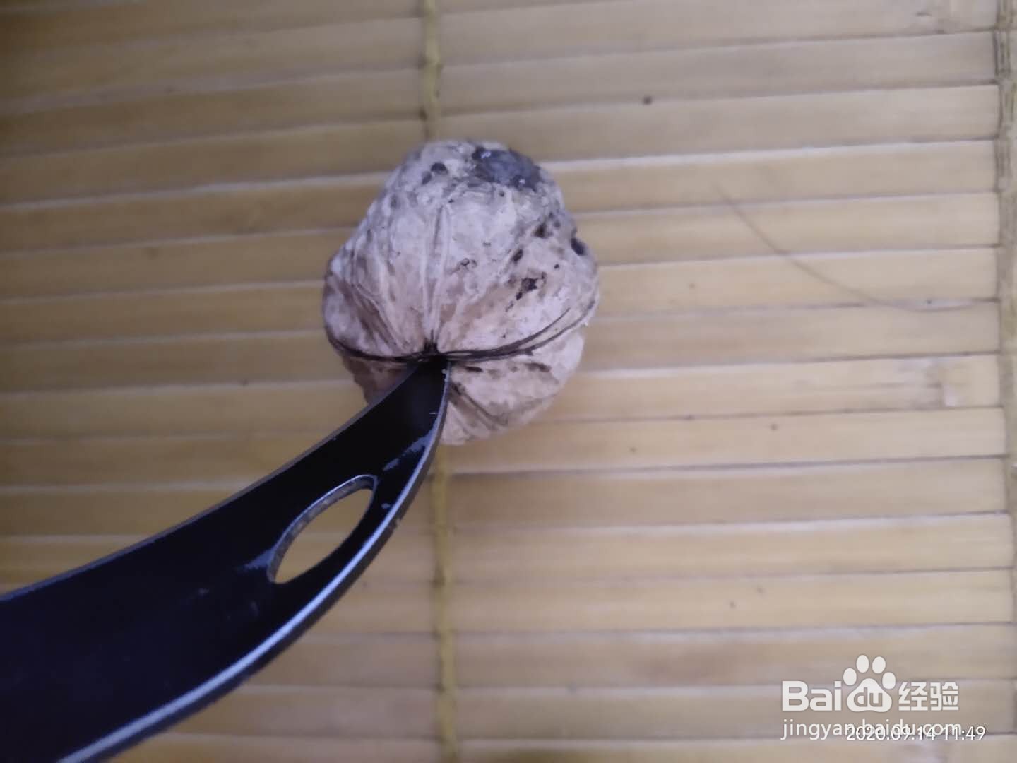 如何快速的剥核桃皮