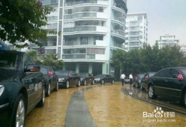 土豪迎亲迈巴赫后跟着九辆大众，众人惊呼不简单