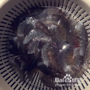 食补养生虾仁炒青椒的做法