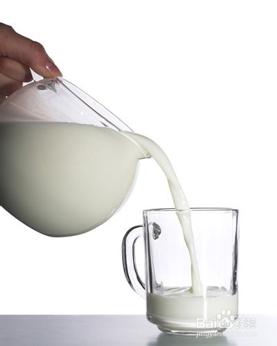 解酒最好的方法：[1]料理机制作葡萄汁