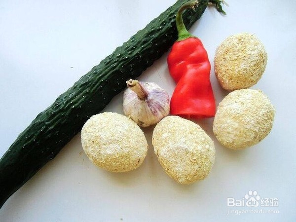 如何做美味的皮蛋拌黄瓜