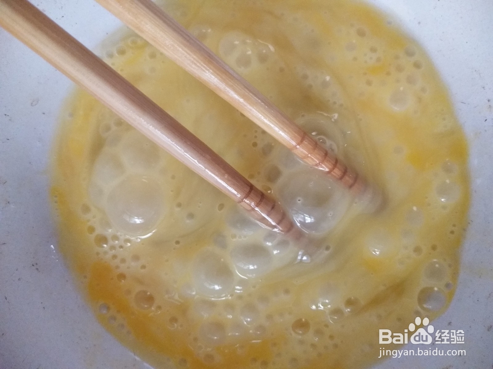 怎样做葱头丁炒鸡蛋？