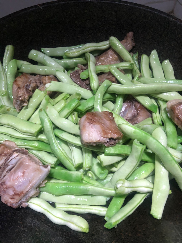 豆角排骨一锅出