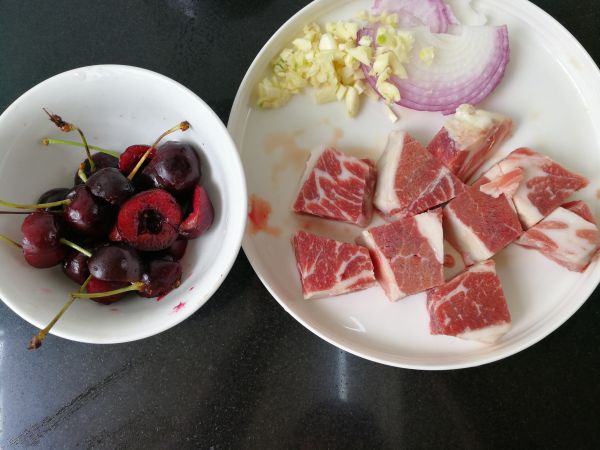 樱桃红酒煮牛肉