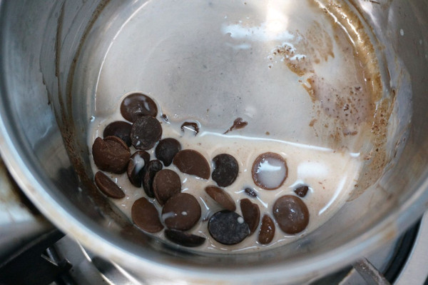 巧克力花生酥皮泡芙