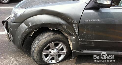 开车时遇爆胎怎么办？