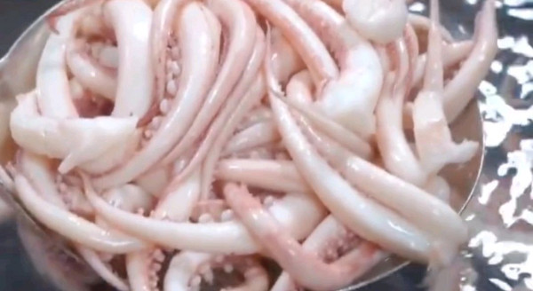 香辣鱿鱼须简单