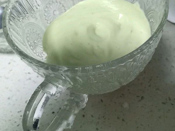 牛油果蔓越莓能量杯