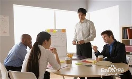 当事业和家庭冲突时，女人该怎么办