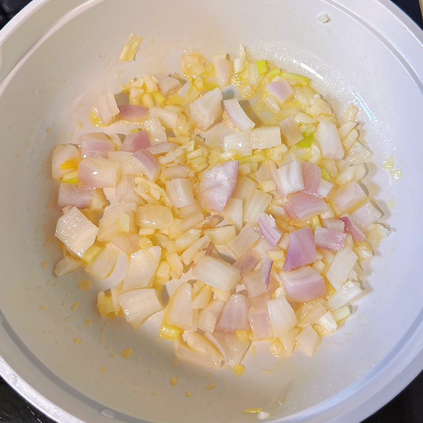 茄汁三文鱼荞麦面