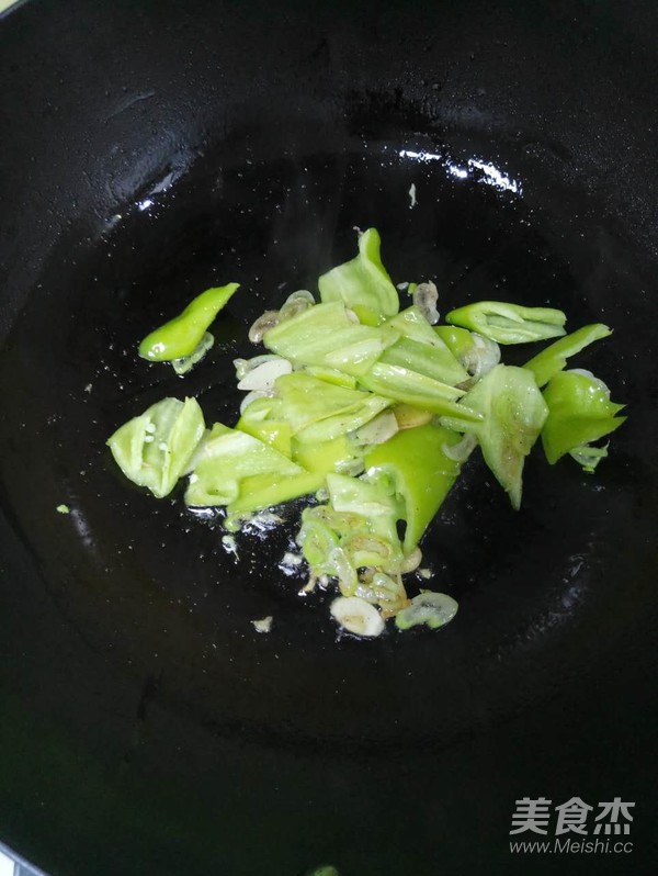 尖椒熘肥肠的做法