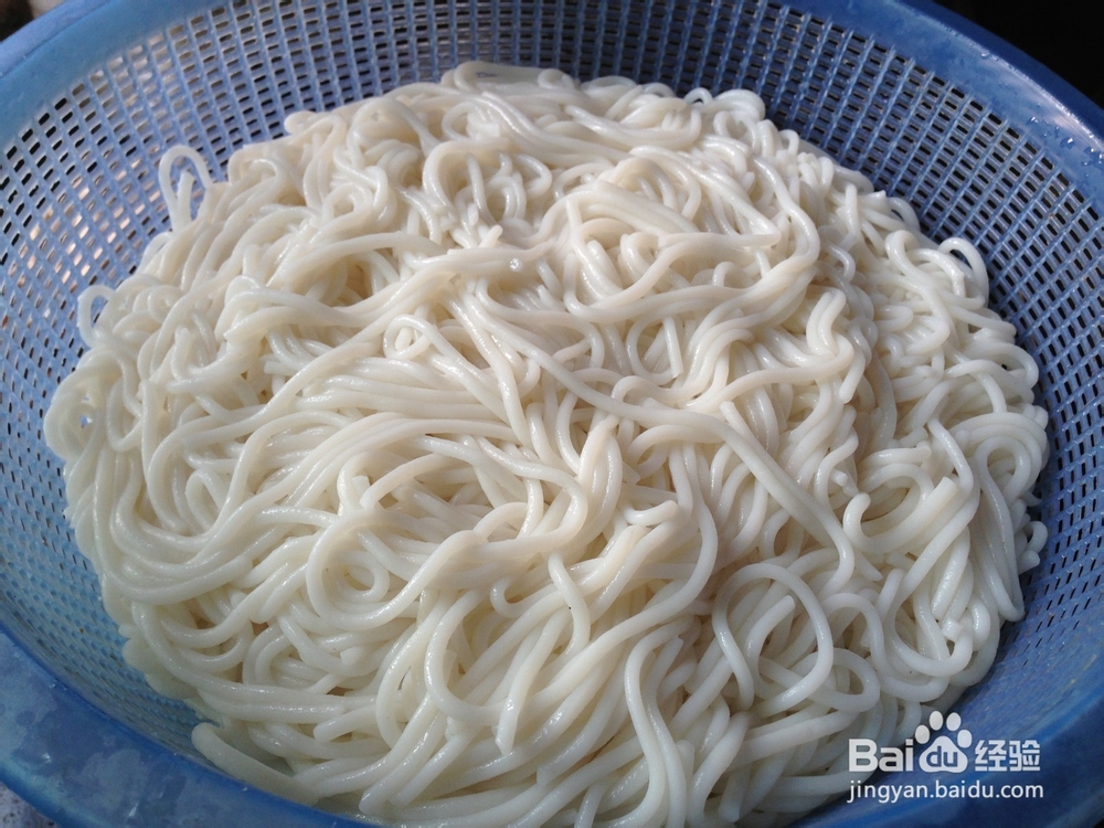 简单好吃的适合夏天吃的开胃凉拌米粉做法