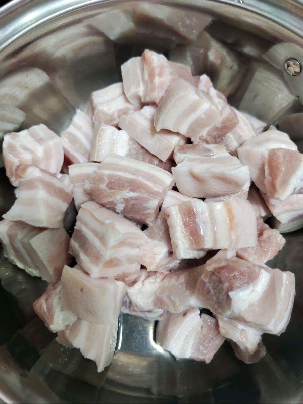 红烧肉偶遇红枣和土豆块