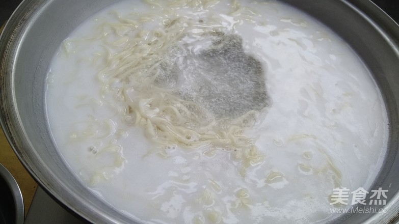 茄子肉丁手擀面