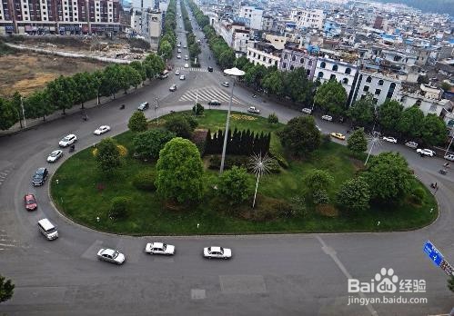 开车如何安全过环岛？