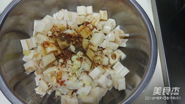 凉拌藕丁的做法