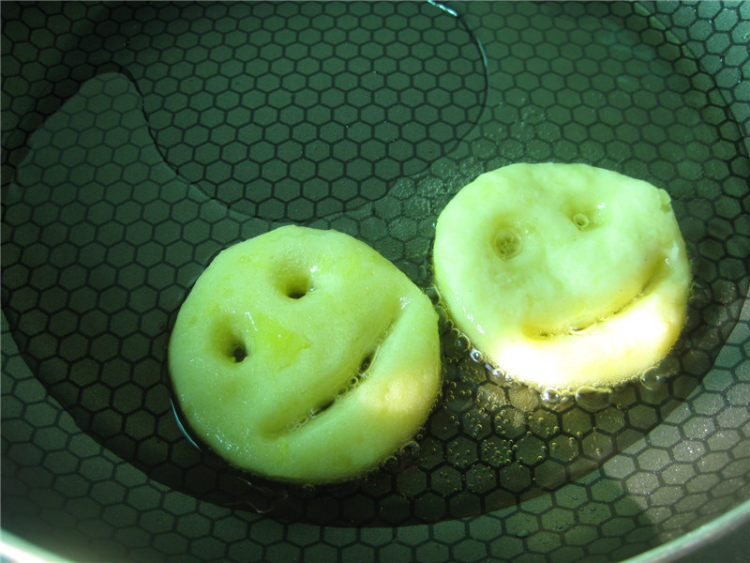 哈哈笑薯饼怎么做呢？快来跟着小编学~