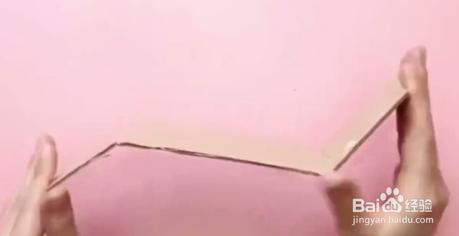 如何给芭比娃娃做一个沙滩椅