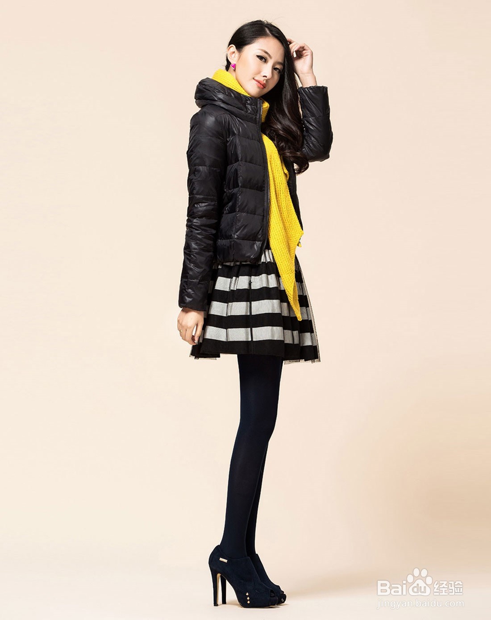 女生黑色羽绒服要怎么才能穿出潮流时尚范