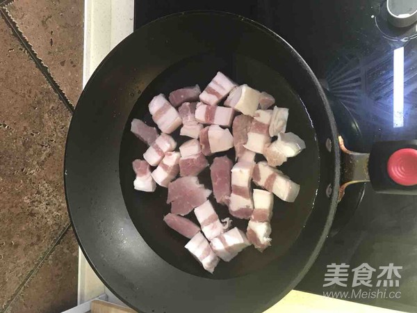五花肉炖豆角土豆