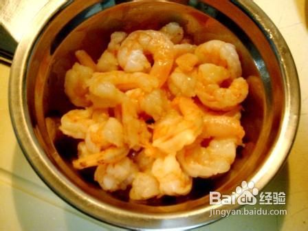 坚果炒什锦虾球