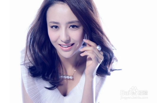 佟丽娅露脐装现身,活得漂亮的女人怕什么被出轨