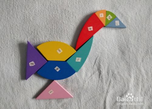 用蛋形九巧板怎么拼一只伸脖子站着的鹅?