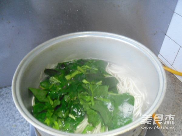 菠菜火腿热汤面