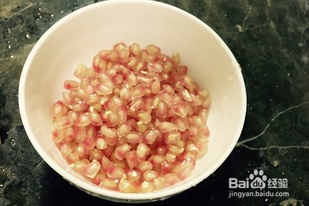 快速吃石榴的两种方法