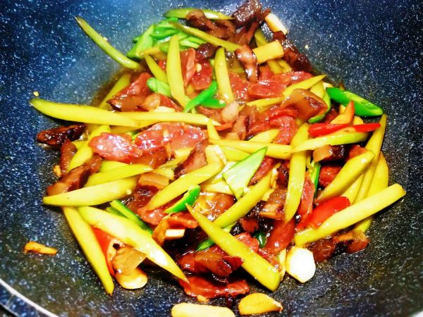 腊肠腊肉炒芥蓝梗