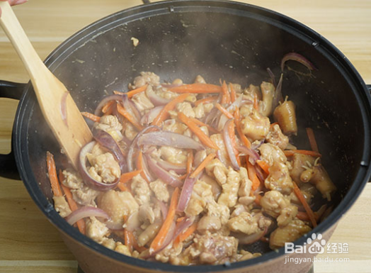 利用紫砂炖锅做鸡肉手抓饭