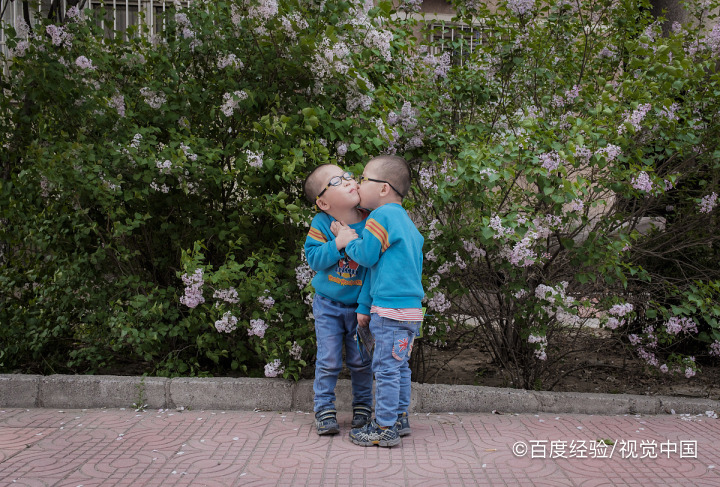 双胞胎妈妈产检比正常的多吗