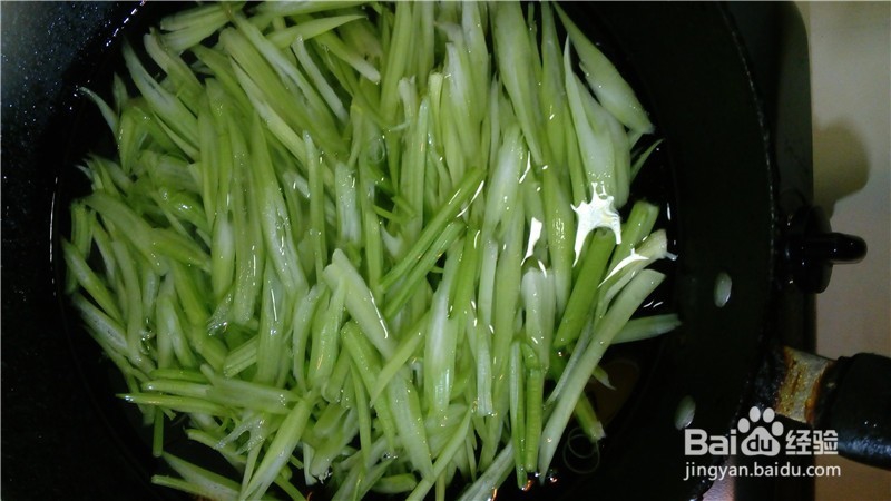 超简单的家常菜炒芹菜