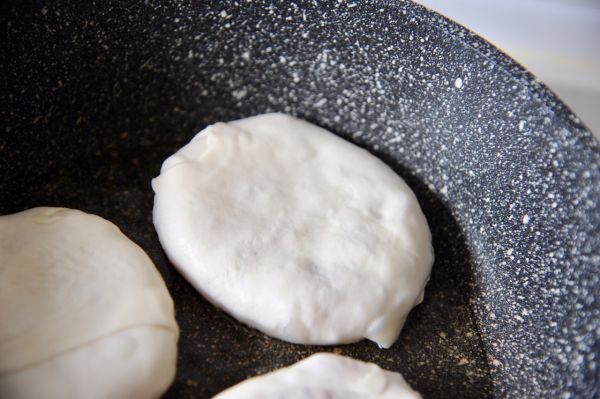 酸菜猪肉粉条馅饼