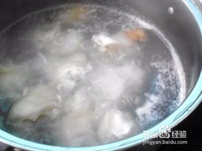 春季养生汤煲汤食谱4：山药玉米排骨汤