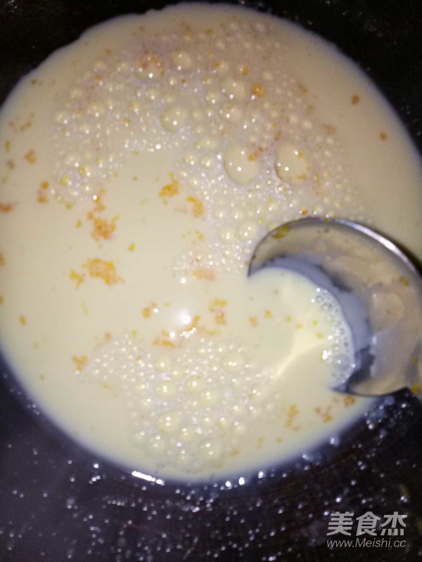 小鸡蛋.草莓酸奶冰淇淋