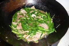 韭菜炒猪肝