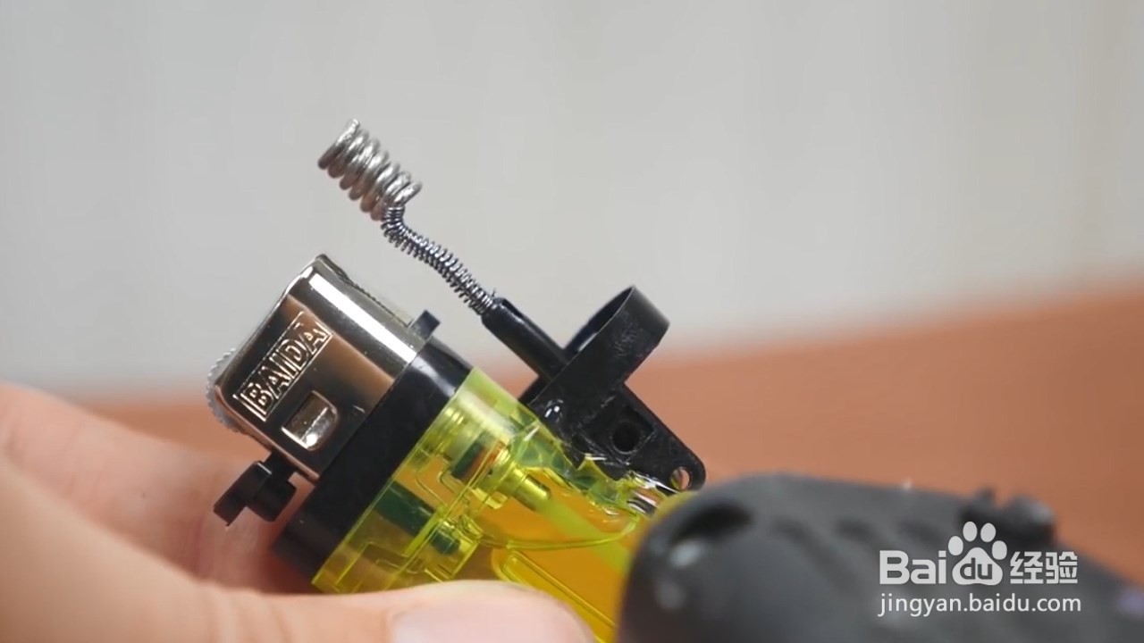 不用火柴芯就可以点燃火柴!真是太神奇啦!