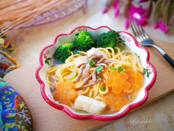 胡萝卜牛肉汤面#柏翠辅食节-营养佐餐#