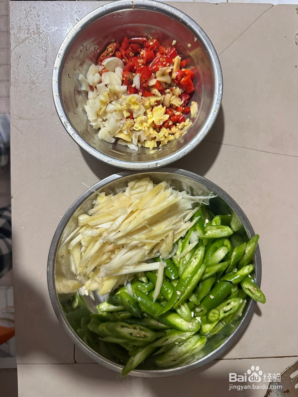 仔姜牛蛙的做法