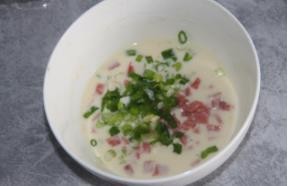 鸡蛋培根煎饼的家常做法