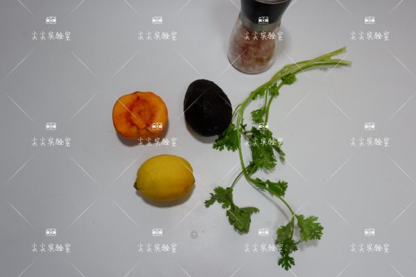 牛油果黄桃莎莎酱