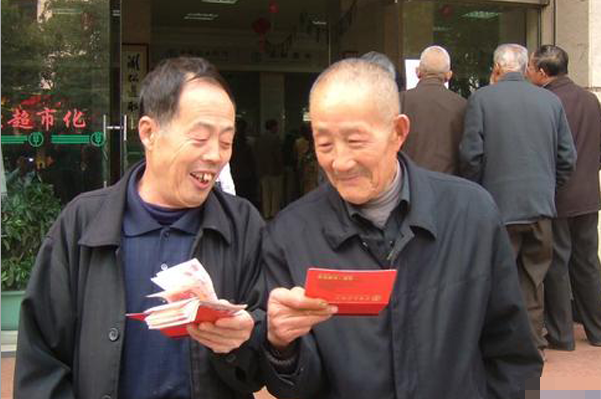 为什么社保卡上的养老保险金只查到个人交纳的那部分却查不到公司为员工交的那部分