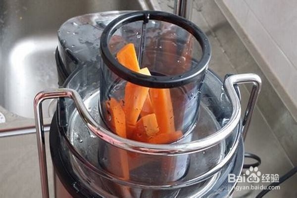 鲜榨果汁——瘦身美容胡萝卜苹果汁