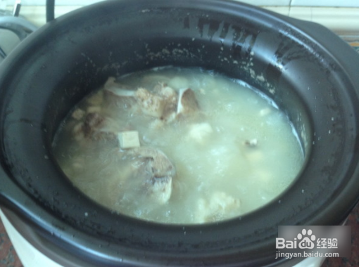 茯苓薏米猪骨汤的做法