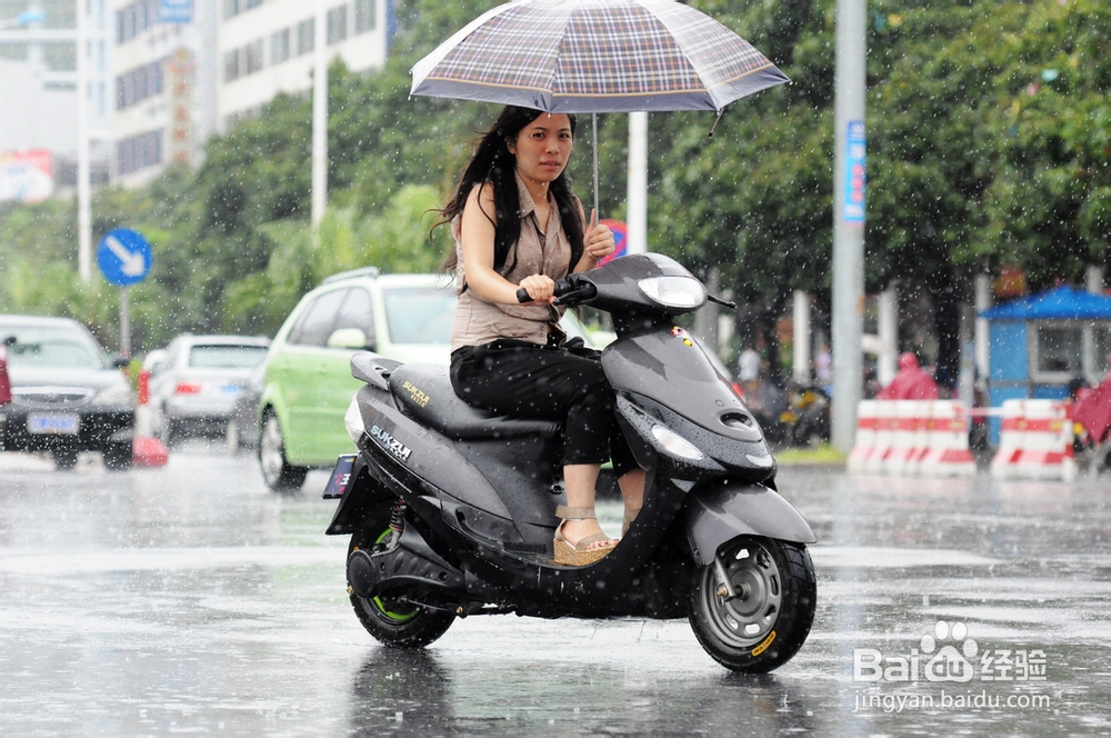 雨天驾驶要注意什么