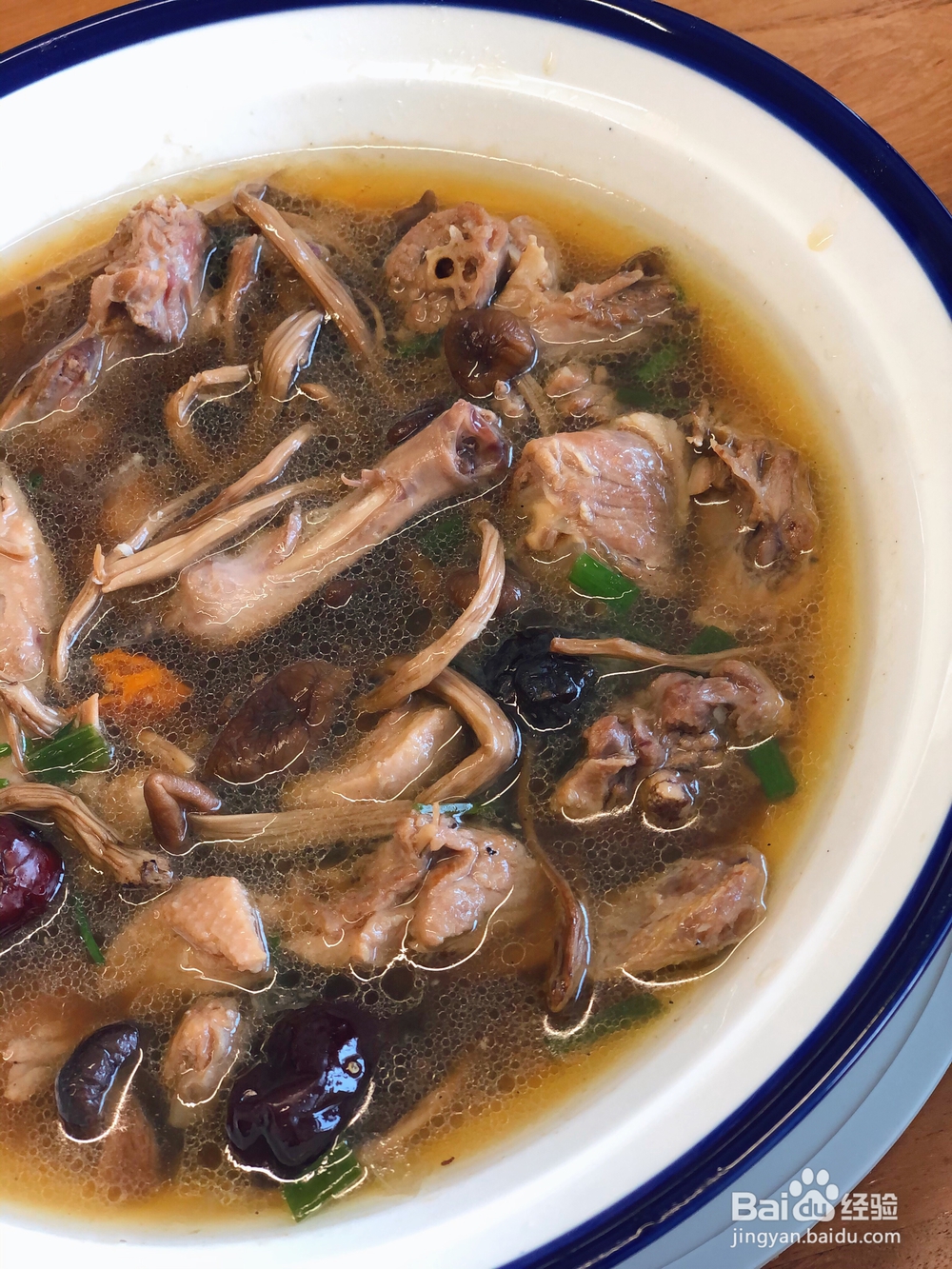 香气浓郁的茶树菇老鸭汤