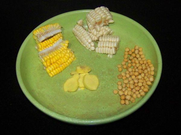 玉米黄豆蹄花汤