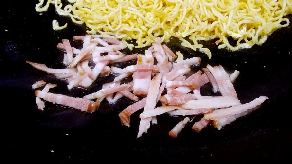 酱油培根蛋裹面