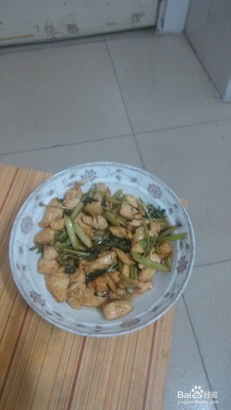 鸡胸肉炒香芹